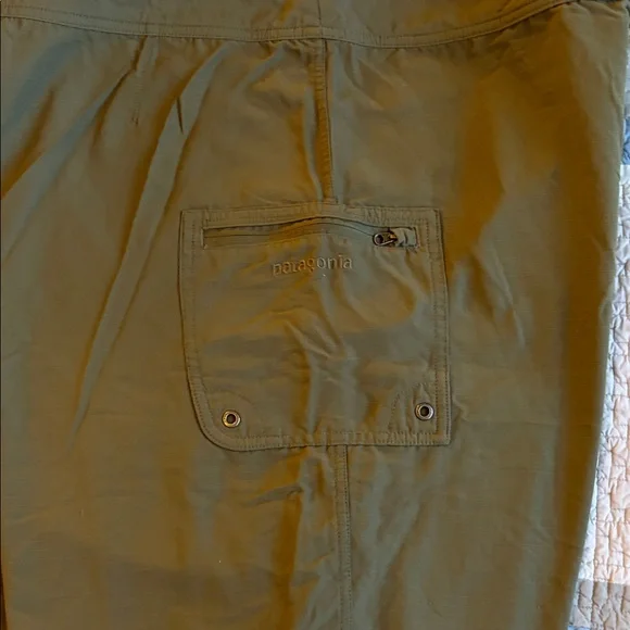 Men's Olive Green Vintage Patagonia Board Shorts - Picture 4 of 6
